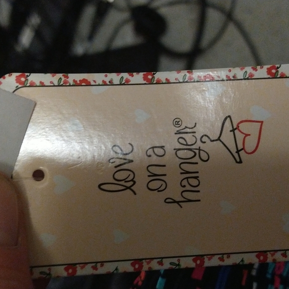 LOVE on a hanger - Picture 2 of 4